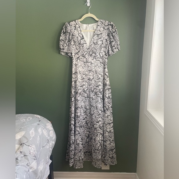 Club Monaco Black and White Flutter Sleeve Dress - Picture 5 of 7